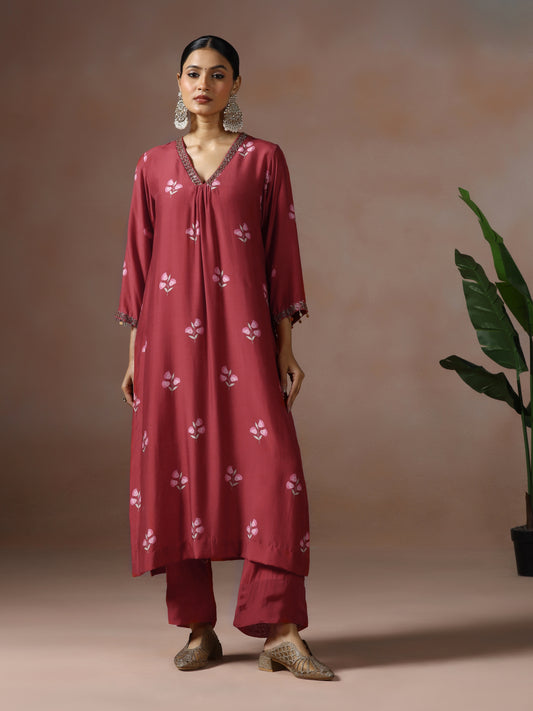 Saanjh: Red Floral Digtal Printed Embroidred Kurta Set of 2