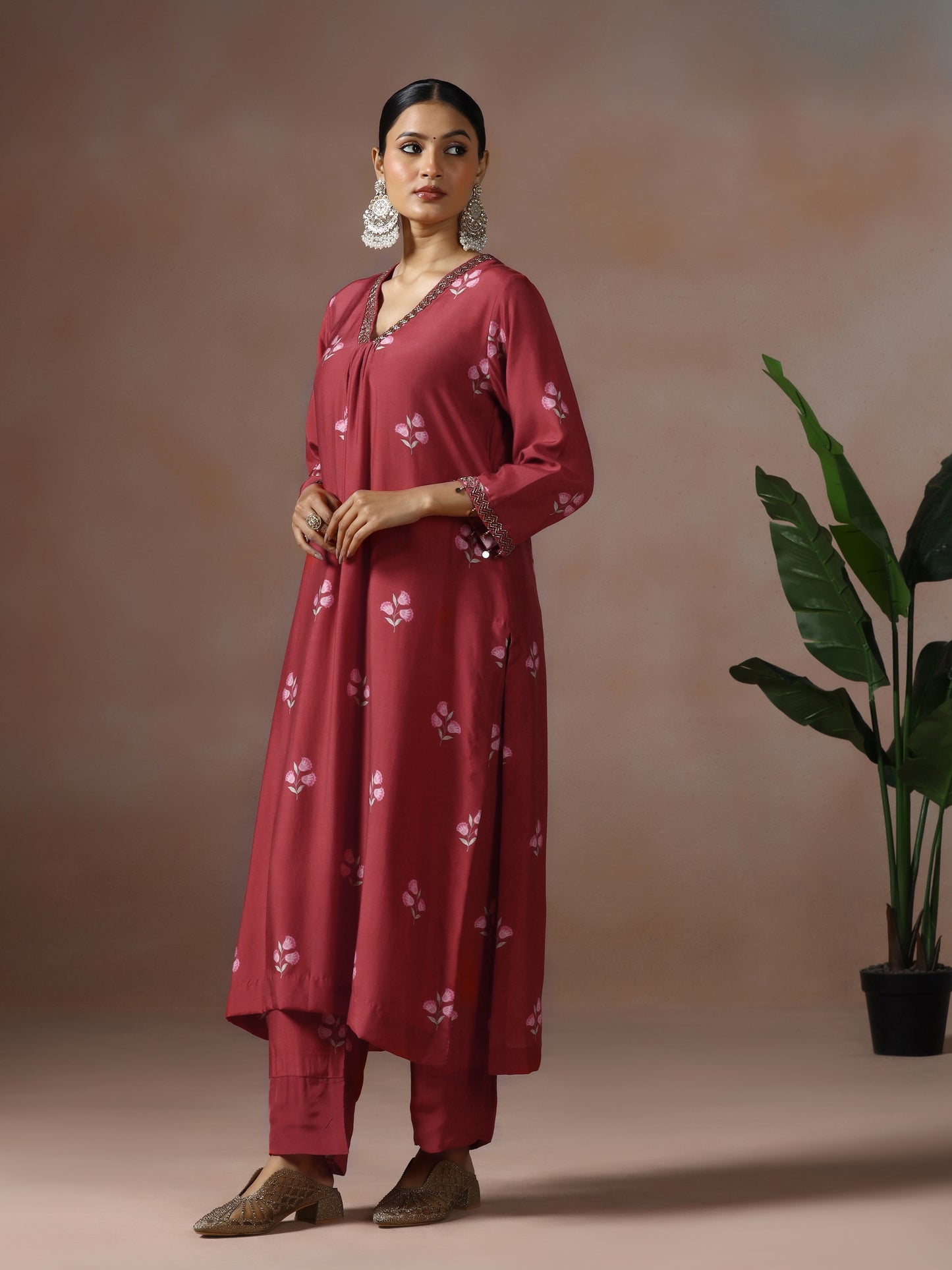 Saanjh: Red Floral Digtal Printed Embroidred Kurta Set of 2
