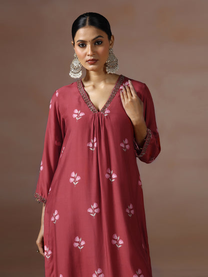 Saanjh: Red Floral Digtal Printed Embroidred Kurta Set of 2
