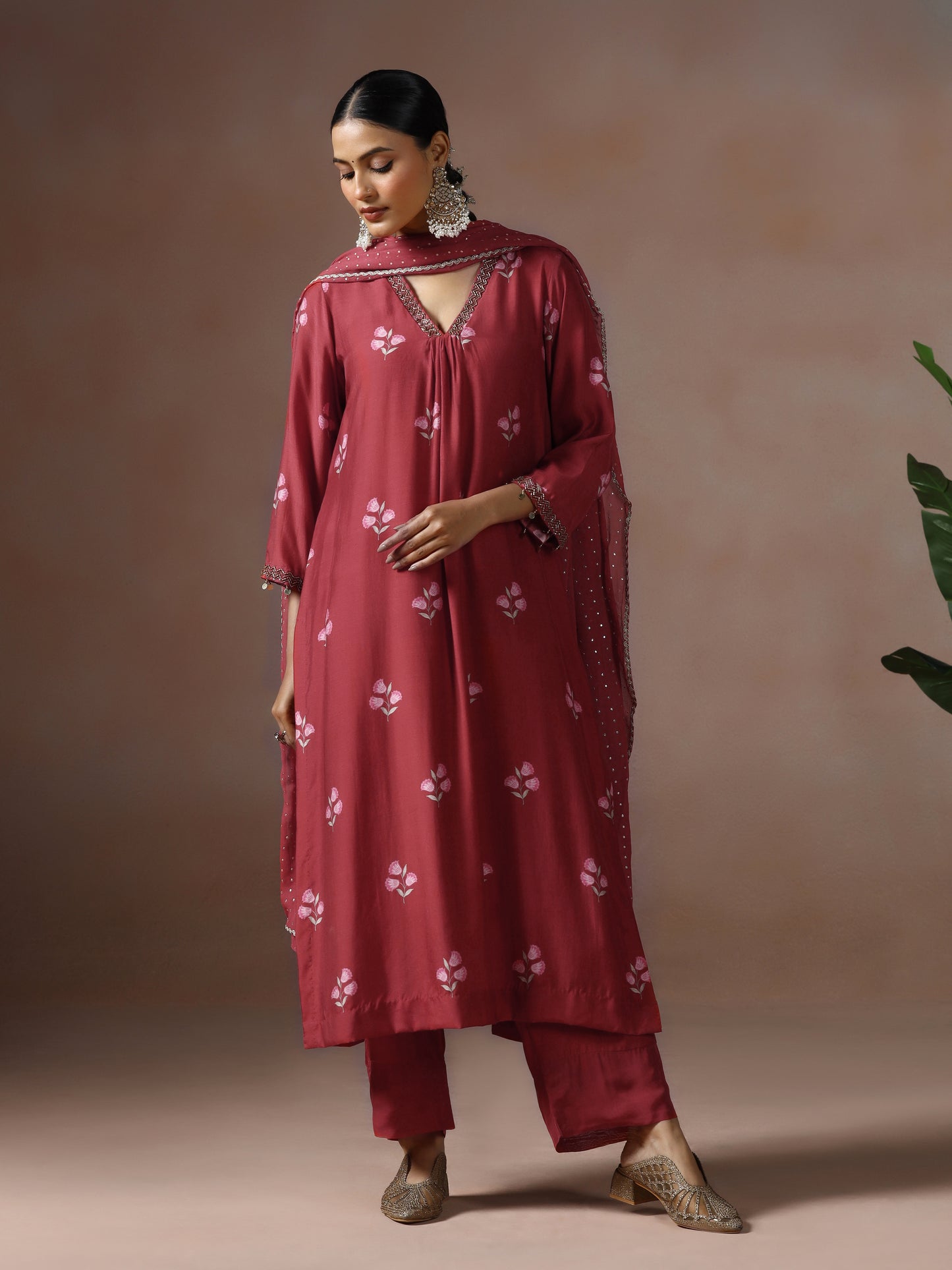 Saanjh: Red Floral Digtal Printed Embroidred Kurta Set of 2
