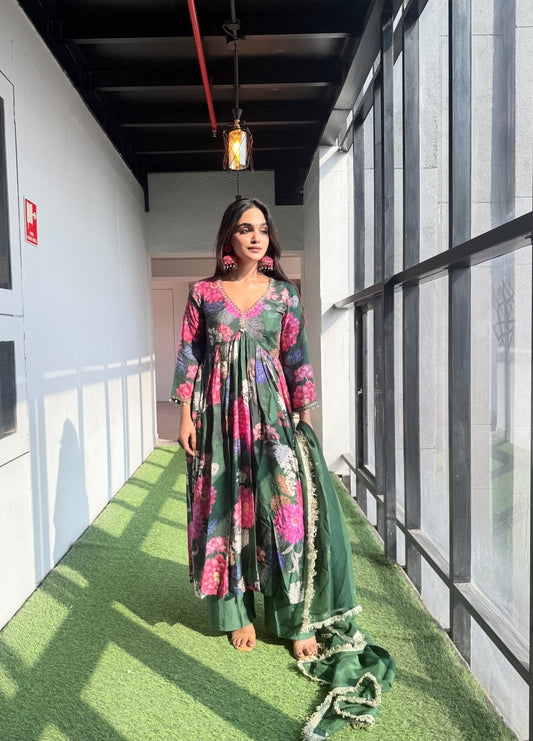 Saanjh: Green Floral Digtal Printed Embroidred Kurta Set of 2