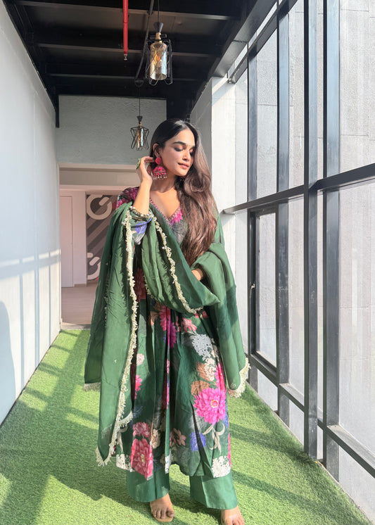 Saanjh: Green Floral Digtal Printed Embroidred Kurta Set of 3