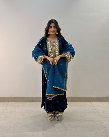 Nakqsh Velvet Kurta set