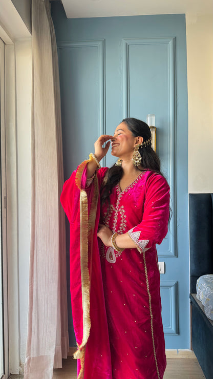 Nakqsh Velvet Kurta set