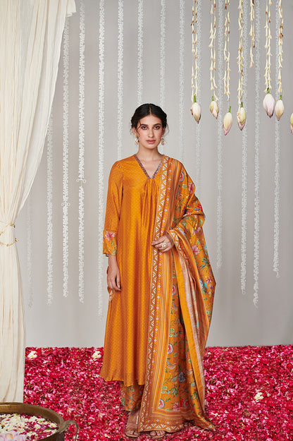 Bagicha Polka Kurta Set
