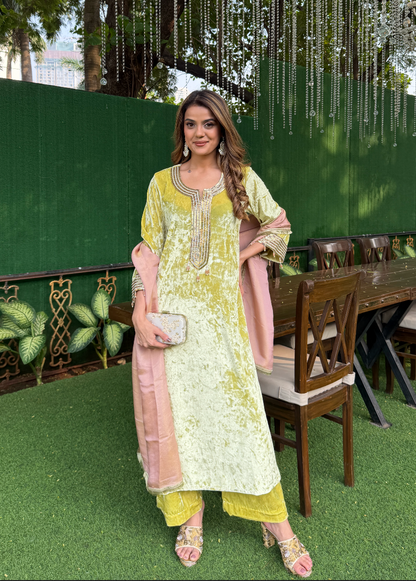 Nakqsh Crushed Velvet Kurta Set